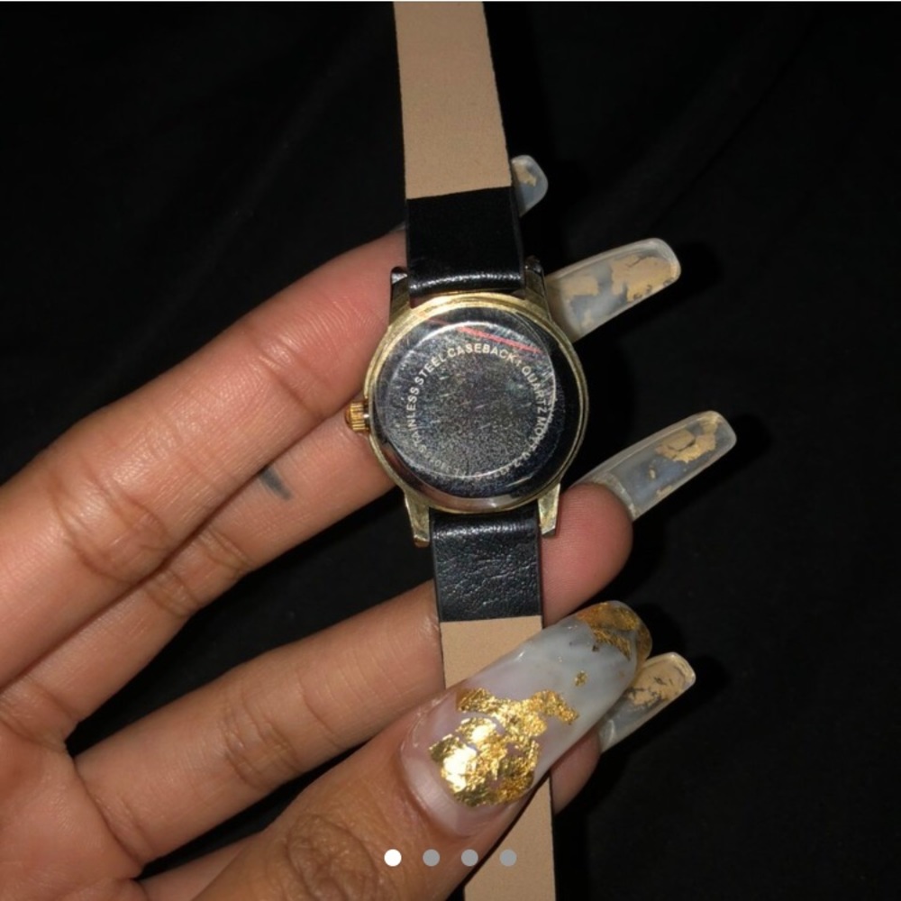 Quartz Watch - Picture 2 of 4